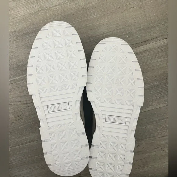 Puma Beige and White Women's Sneakers - Picture 8 of 9